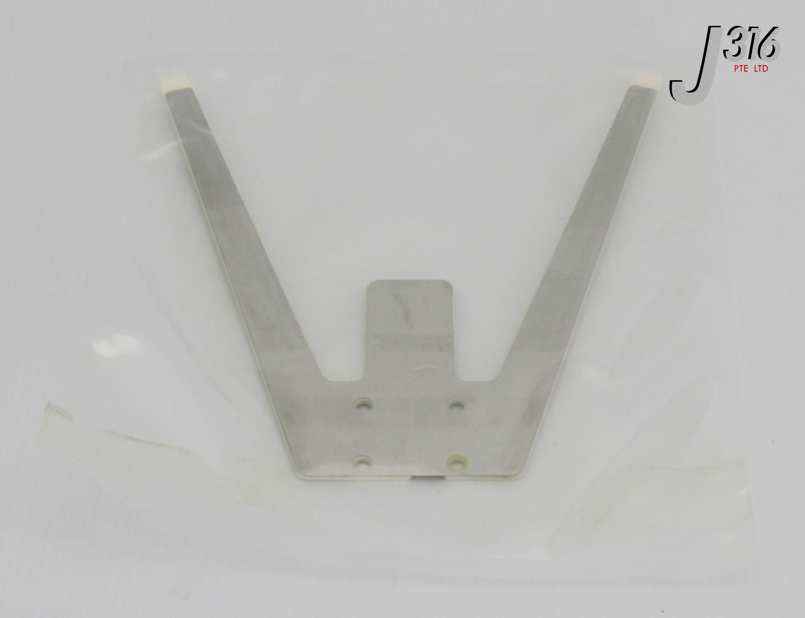 15832 DIANIPPON SCREEN CERAMIC DNS END EFFECTOR, 155MM (L) X 147MM